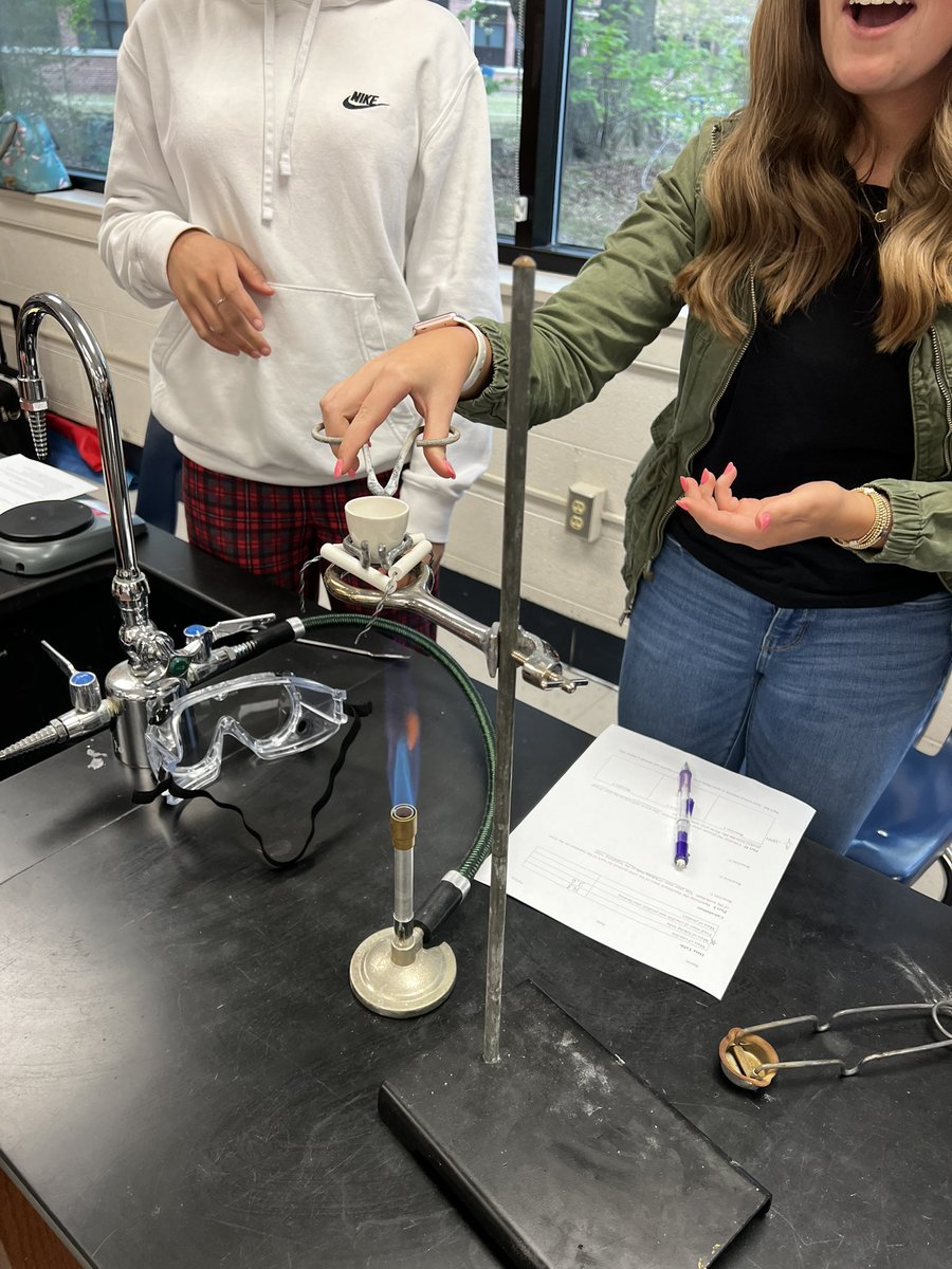 Hands on in Mr. Keyes’s Chemistry class today! <a href="/ShannonSButler/">Shannon Butler</a> <a href="/csmithcopeland/">Courtney Smith-Copeland</a> @yhs_falcons