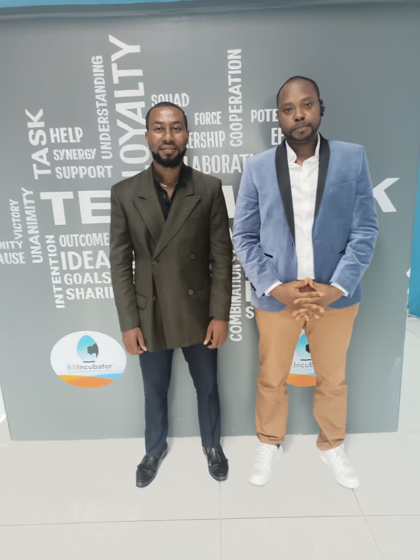 ManTiger_cmr's tweet photo. Collaborating for faster growth!

Meeting you today was divine.
Building as a #team is way better than fighting all alone.

@africatechie did a great job mentoring you two.

#instaskul #weblarTech https://t.co/yIrC0oQIal
