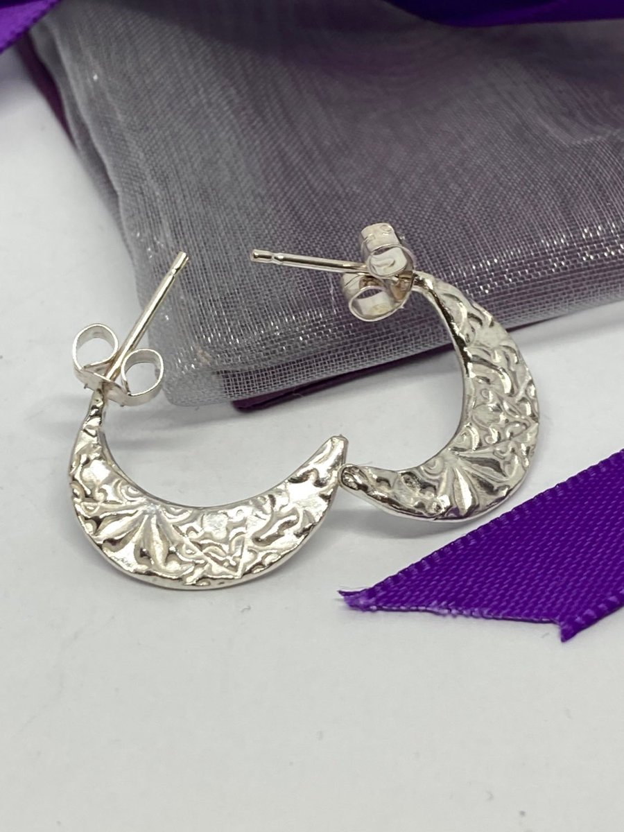 UKBlackMouse's tweet photo. the latest addition to my #etsy shop: Solid fine textured hoops with sterling silver posts and backs. https://t.co/XEFbDabDG3 https://t.co/vYDNZiXjMd