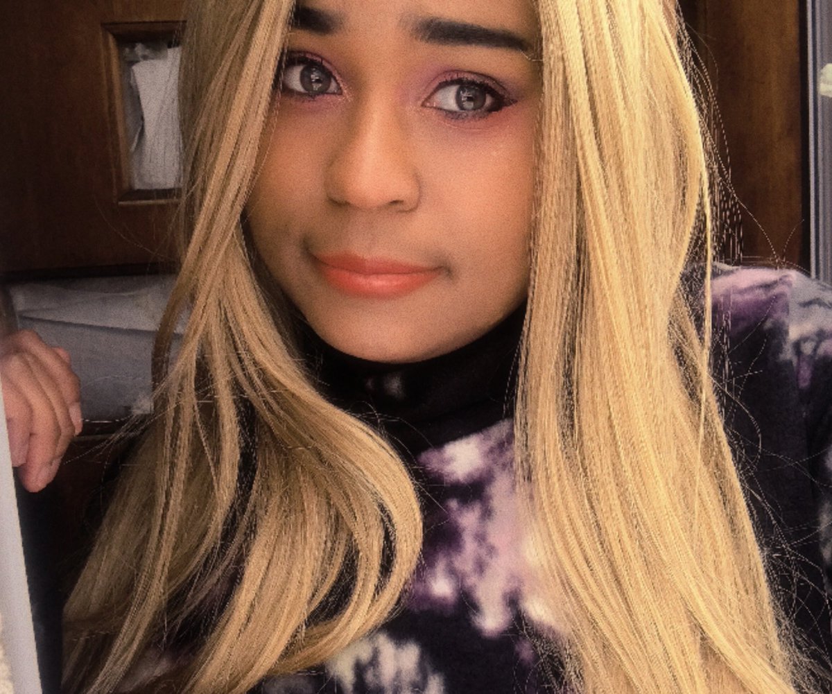 it’s sweater weather ✨

happy #munday . <3