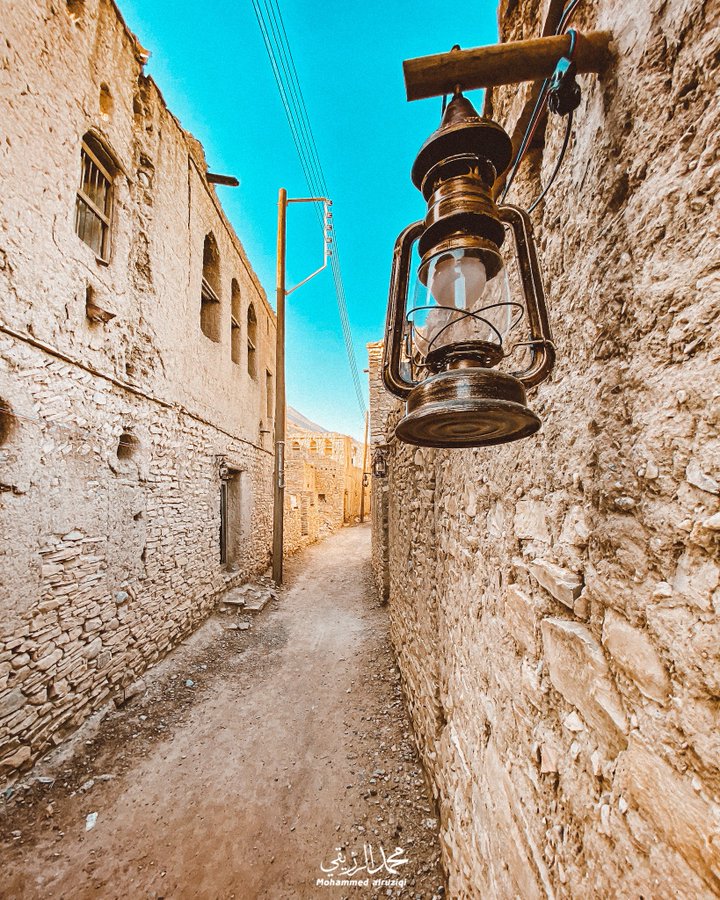 وهنا بعض الصور لـ (حارة العين) في قرية #إمطي بولاية #إزكي من أجمل الحارات التقليدية في #سلطنة_عمان 

📸 محمد الرزيقي ...