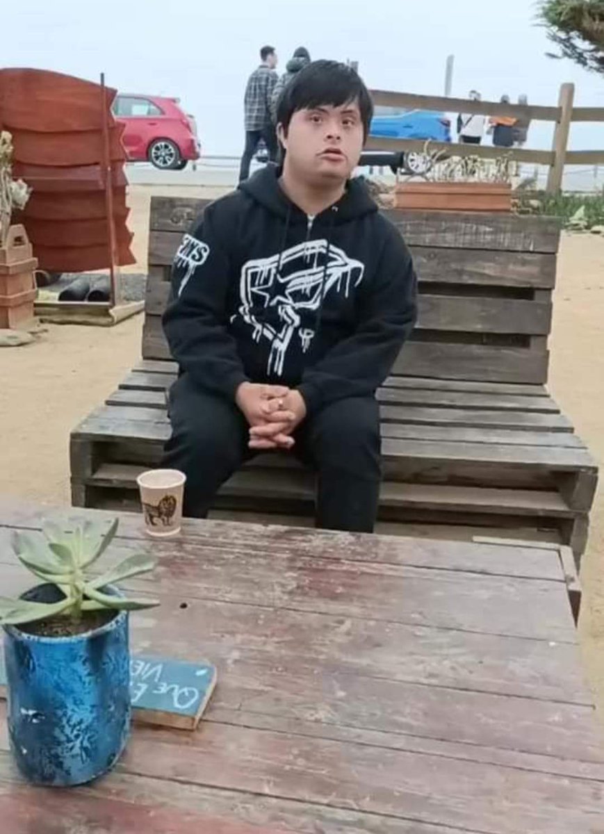 diegeoucn's tweet photo. ¡POR FAVOR COMPARTIR!
Ignacio se extravió hoy 12:40 aprox. en Calle José Arrieta. Lo vieron tomar un taxi por última vez. El es sordo y tiene síndrome de down.
Cualquier información: 959958635.
@biobio @PDI_CHILE @Carabdechile @KarendTV @meganoticiascl @CHVNoticias #Peñalolen https://t.co/zadWoaNzoR