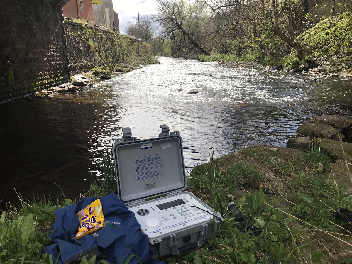 Today I relived the joys of manual tracking smolts although my stint today wasn’t the epic journey I had on the @DBIRCT with @FearghailA and I didn’t have a canoe and gin unlike @louisechavarie @sceneUofG but the mini eggs did the trick 😂