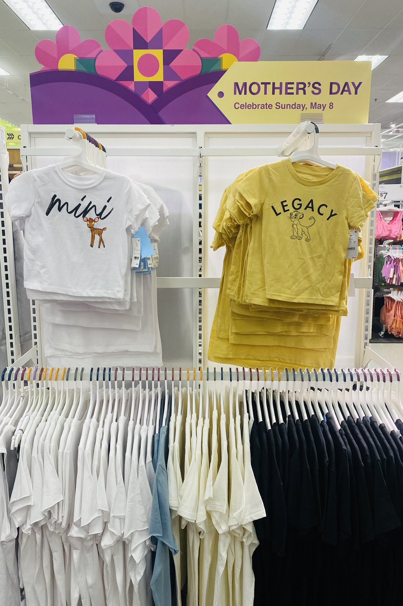 GraceAtTarget's tweet image. Mother’s Day ready here at 623 🌷💕 Don’t forget to spoil all the mamas in your life this year! 👸🌸💜✨
@_TheNickOwens @JenPeters77 @ToledoTarget @MelbaBaldesari @settoselltarget @aleahmarie19