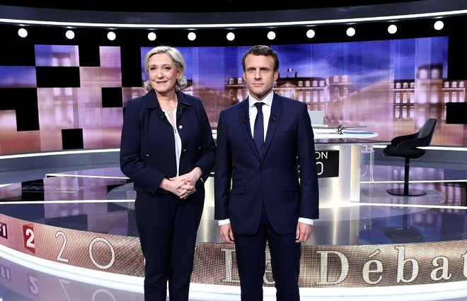 Sardoche's tweet photo. Ah oui, et Mercredi à 20h :

Soirée PRÉSIDENTIELLE
PRESHOW
Et CAST du débat présidentiel

J'ai acheté les droits pour votre plus grand plaisir ! https://t.co/P3NDUcFaVs