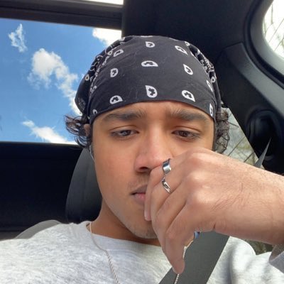 JahTalksMusic's tweet photo. Hip Hop Twitter has peaked

This man is a king https://t.co/qCq4yvrn5B