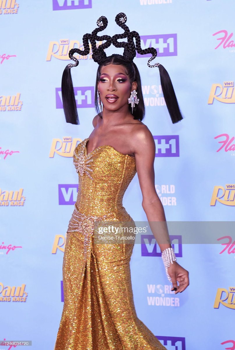 ABI365_'s tweet photo. S12 STANS RISEEEE #DragRace https://t.co/BmGSViXeys