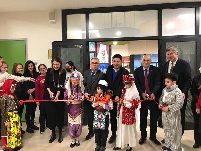 maltepemem34's tweet photo. .@tevanerbozio Okul Kütüphanesi açılışı, Ak Parti İstanbul Milletvekili Sn. @OsmanBoyraz,Kaymakamımız Sn. @TiryakiBahri ve İlçe Milli Eğitim Müdürümüz Sn. @h_aydogdumeb katılımıyla gerçekleştirildi. 
#kütüphanesizokulkalmayacak📚
@tcmeb @OzilLevent @memleventyazici @istanbulilmem https://t.co/KwvNKqb7vE