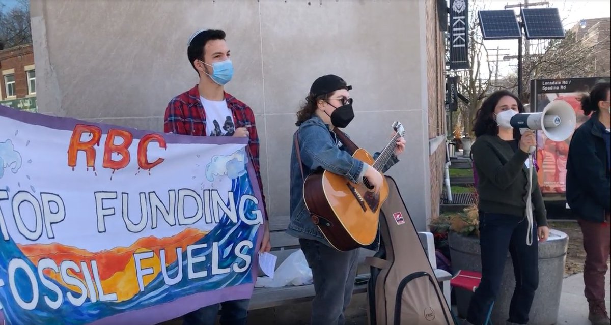 JoinDayenu's tweet photo. Yasher Koach to our friends north of the border who hosted a Passover action last week calling on Royal Bank of Canada to "Move Your Dough" out of fossil fuels. #AllOurMight @RBC @ShoreshTO https://t.co/SFWGNxCN9D