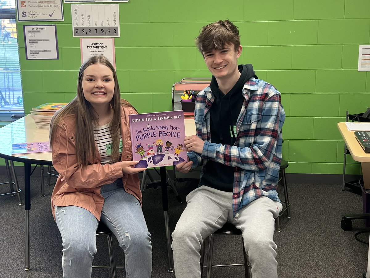 HarknessKim's tweet photo. We had “Guest Readers”from Simpson College read to us today! Thanks @noah_harkness for spending part of your morning with us! #eeinkee https://t.co/m3NiUj9Tcy