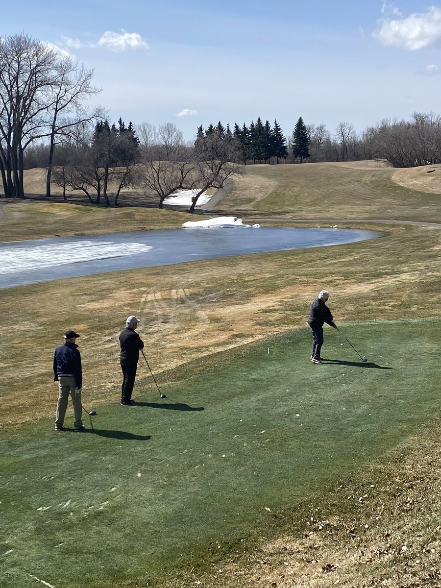 ranchgolfcourse's tweet photo. With that swing the 2022 golf season has begun @ranchgolfcourse Excited to see everyone here soon! Cheers to a great year! https://t.co/XzZFPgg2ju