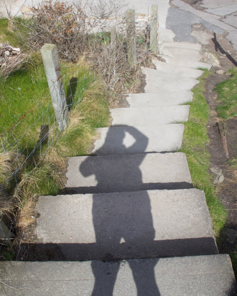 Easy steps on the South West Coast Path. Best way to enter Sennen Cove in the Sun.
Book your stay with us and explore Land End and Sennen ow.ly/OtM450ILP96
#visitlandsend #landsendhostel #lejoge #southweststart #landsendtrail #landsendcornwall #sennen #cornwall #landsend