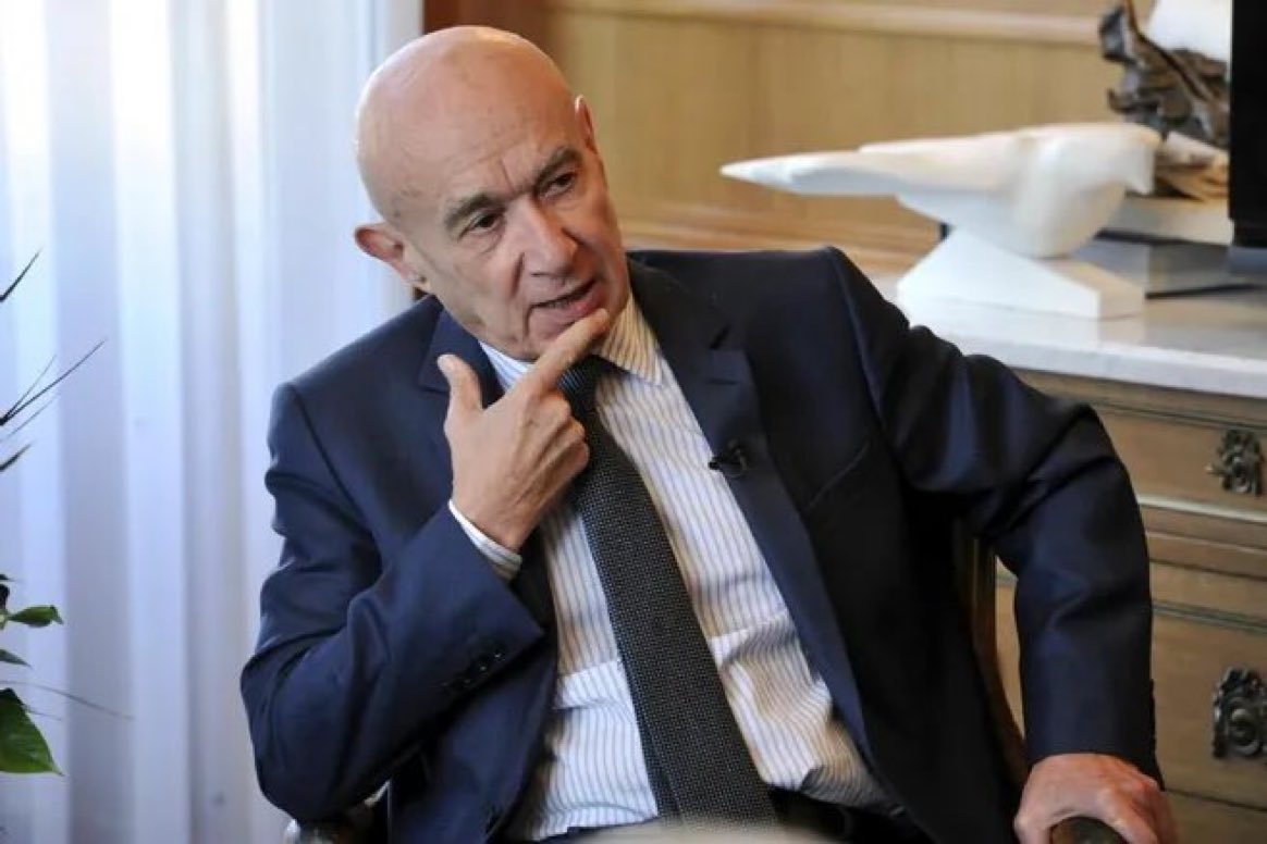 EnModeMacaron's tweet photo. Cet homme est un soutien indéfectible de Macron…

C’est le sénateur Claude Malhuret.

Et on apprend qu’il est l’ancien directeur du développement éthique des terribles EHPAD Korian… https://t.co/ROIwmpVFpZ