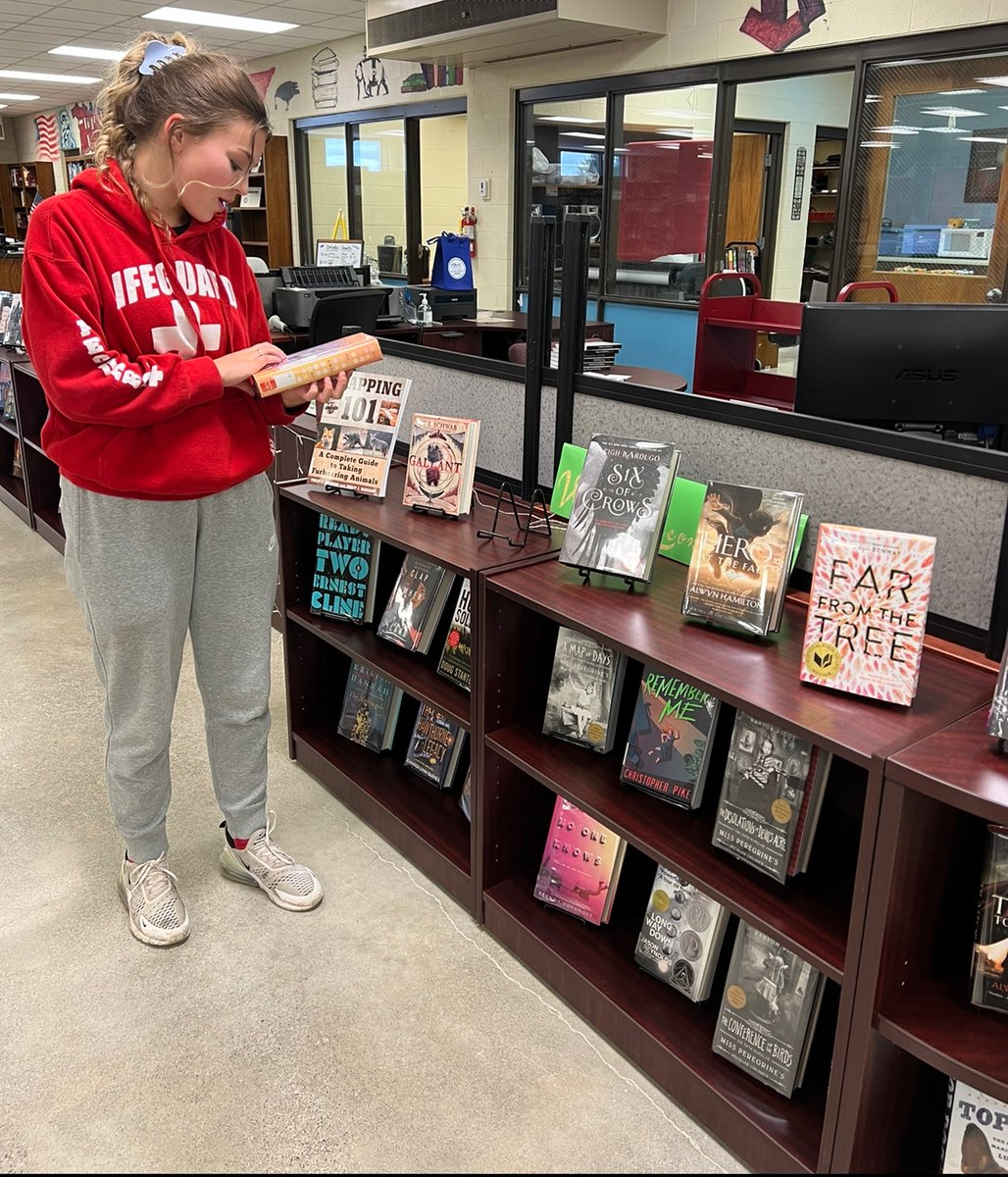 MountaineersMC's tweet image. New Books! New Books! 📚Refresh Your Spring Reading! 🌼#highschoolreaders #newbooks #hhsistheplacetobe