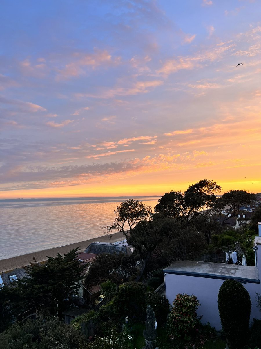 NealemStephens's tweet image. After one of our busiest weekends! 💖
That’s a wrap! 🤩
Now for some chill time!🍹💃🏽
#happycustomers #easterbankholidayweekend #working247 #lovemyjob #lovemylife #lovemycrew #teamwork #shineyhappypeople #workhardplayhard #sunset #beachvibes #seaside #onenightinheaven #chillin