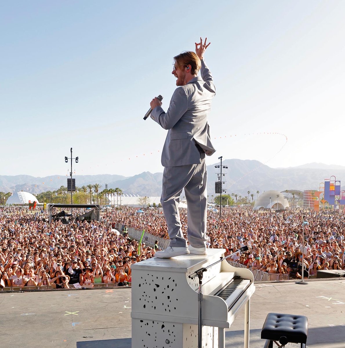 RecordingAcad's tweet photo. #Coachella may be over but we’ll continue to live through these festival photos. https://t.co/2oT7TZMhoB