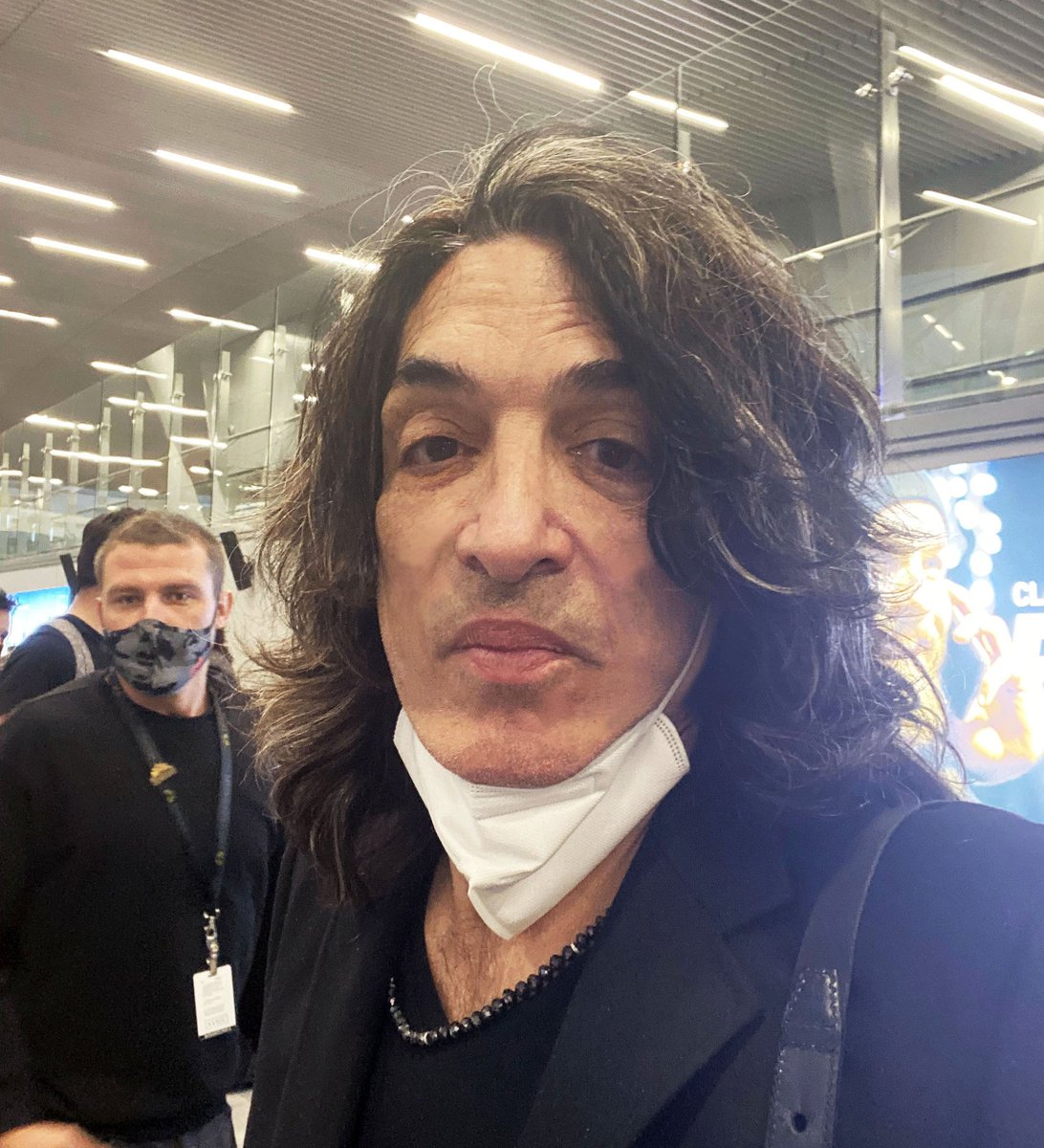 megamentirascl's tweet photo. 🔴DENUNCIA : ésta señora acaba de insultar a una  cajera del Líder por pedirle que se suba la mascarilla, más encima hizo alarde de su vocabulario insultando en inglés con frases cómo " Kiss My ass " y otros tantos ...favor RT https://t.co/BCrapDebY2
