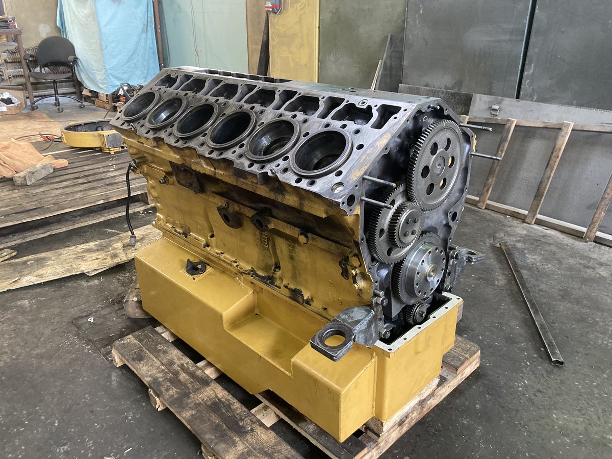 RPuchkin's tweet image. Repair of the Cat 3412 engine, a very difficult repair, because of the cranked crankshaft, I had to grind the yoke and make the crankshaft plain bearings by hand🤙🏽 @CaterpillarInc #cat3412 #powerengine