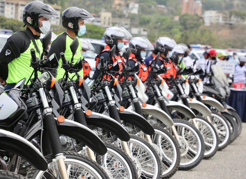 MijpVzla's tweet photo. #LoDijo| El Ministro A/J @CeballosIchaso1 "Resalto la labor de todos nuestros cuerpos policiales que con la integración de la FANB, se afianzó la seguridad del pueblo en parques, templos, playas, vías, durante el dispositivo Semana Santa 2022".
#BalanceSemanaSanta2022 https://t.co/FvSSO1tWXa