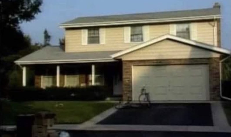 In 1987, a man could work as a shoe salesman at a mall, support a family, &amp; own a house like this. RT if u know