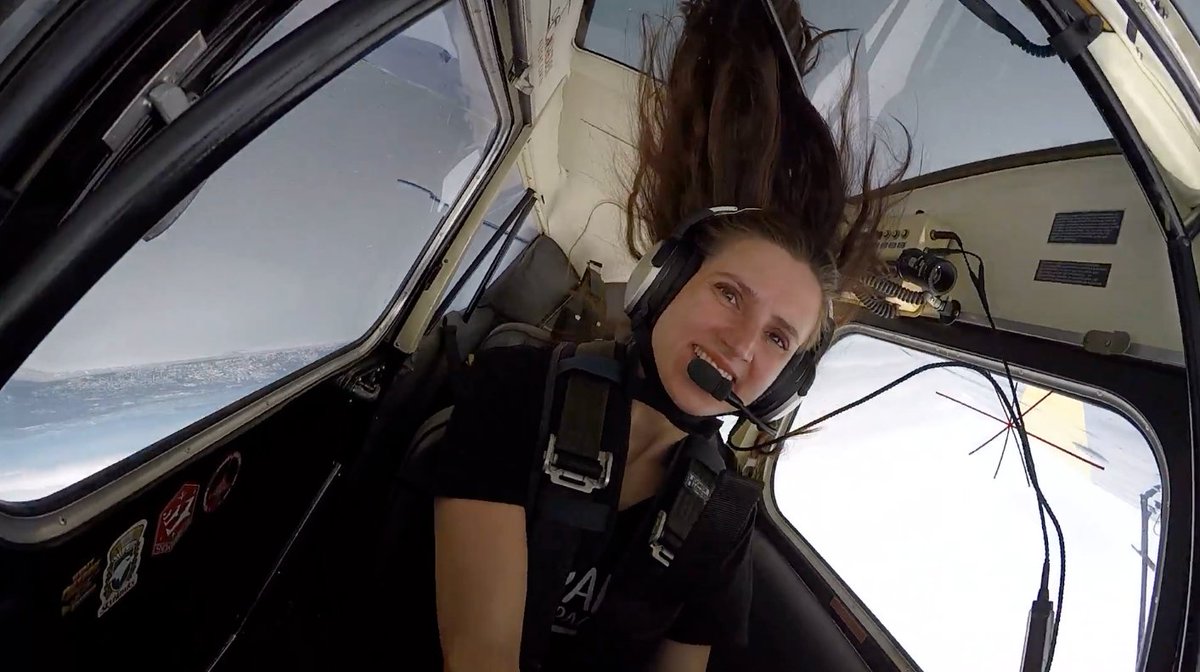 AnnaSkyDancer's tweet photo. Keep on rolling!
.
.
#annaskydancer #skydancer #pilotlife #pilot #pilotey#femalepilot #womeninaviation #pilotgirl #ladypilot #instapilot##goproaviation #aviation#comeflywithme#aviationlovers##aviationdaily##pilotlifestyle #happylandings #airshow #aerobatics  #airshowlife https://t.co/DnEhVEerjc