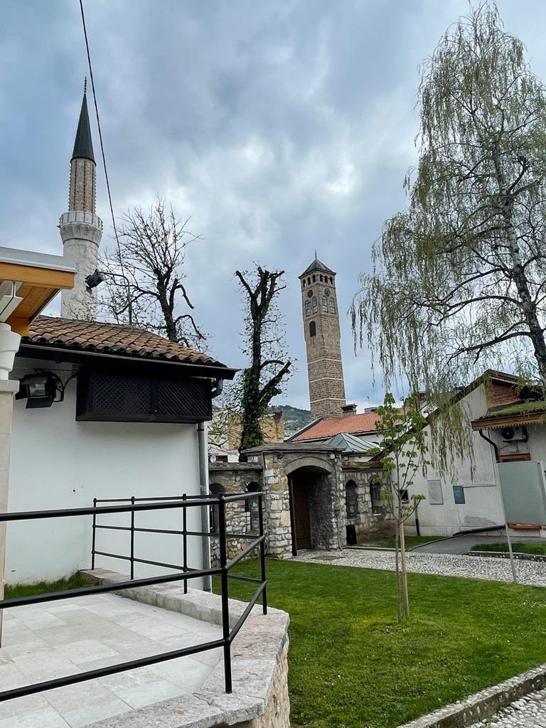 alpaslanertekin's tweet photo. Bu akşam Balkanlar’da son iftarımızı yaptık. Saraybosna’da iftarımızı Bellona Mobilya Bosna-Hersek ülke distribütörümüz olan Gradiz Grubunun Başkanı Amel Begiç ile yaptık. @bellona ihracat müdürü Arif Ölmeztoprak ve Bölge Müdürü Özge Ay Akın’da bana Balkanlar’da eşlik ettiler https://t.co/vWo0JrRRW6