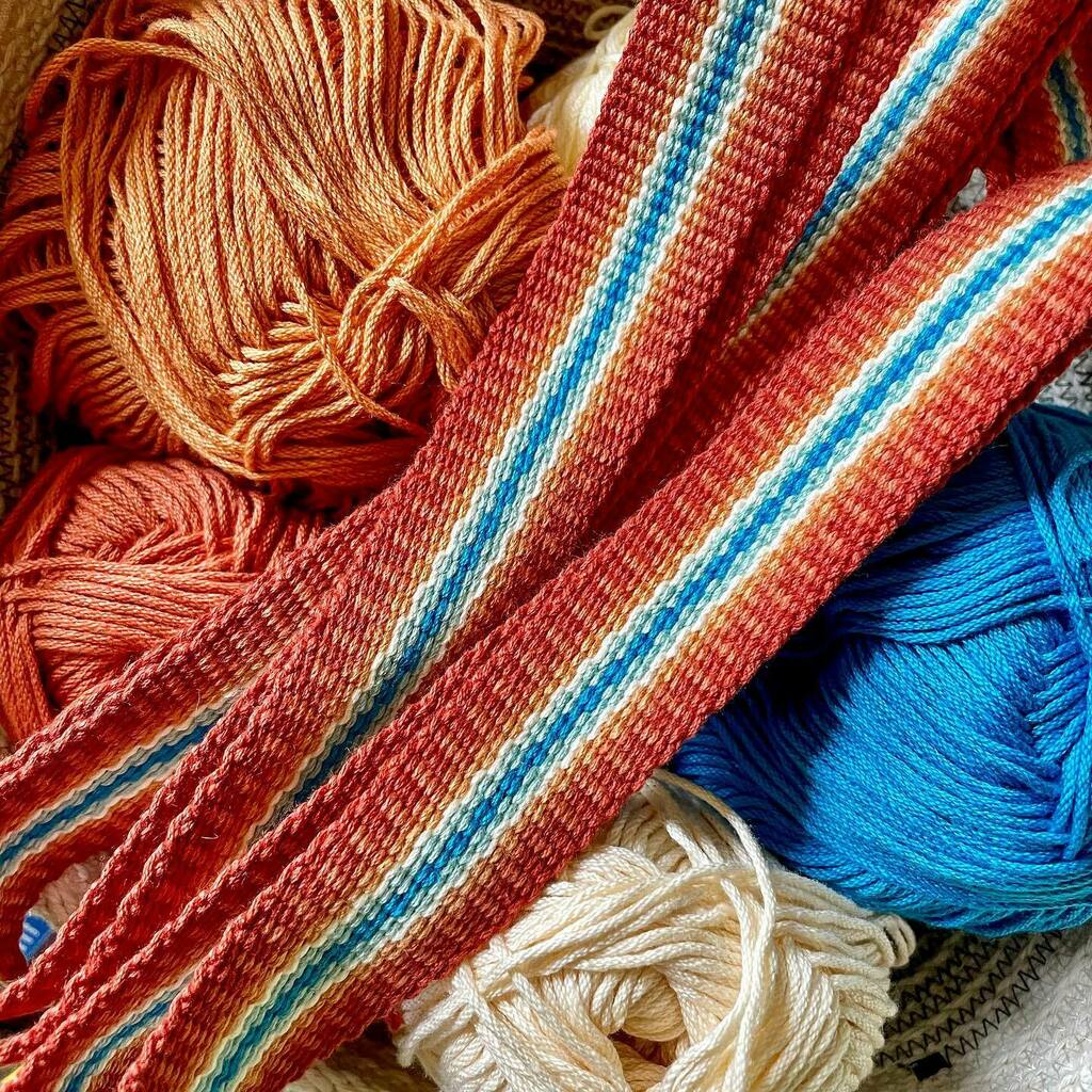 WildCarrotWoven's tweet photo. Day 65: #the100dayproject
Loving the blue and orange combo today. What other colors would you pair with this bright turquoise blue? 💙🧡
#100daysofnc #colorscheme #turquoise #blue #orange #brightcolors #bandweaving #yarn #makerswithmoxie #nutmegcoll… https://t.co/n1ZclD4Lg3 https://t.co/Zc5y6HD6lT