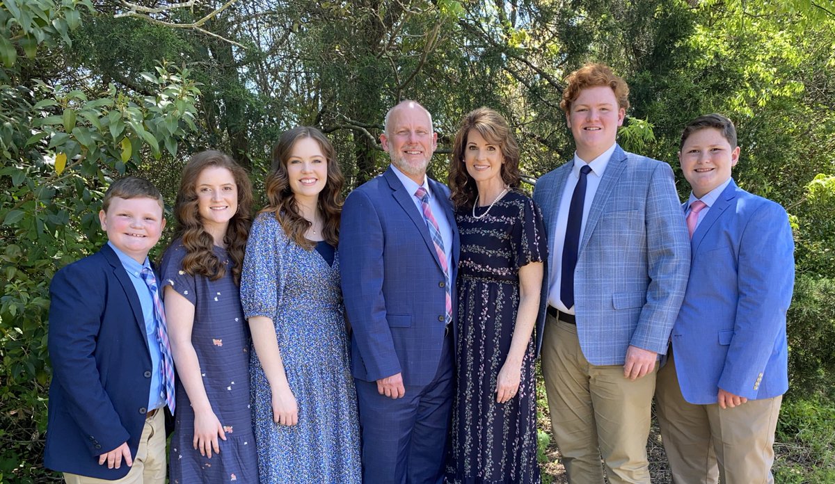 TorandHope's tweet image. Resurrection day @ShiningLight_NC was such a blessing! Grateful to have Emma home from @ConnectPCC for a few days. So grateful that we serve a risen Savior!