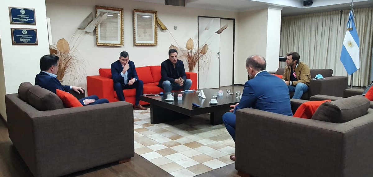 SinPeCor's tweet photo. Hoy nuestro Sec. Gral.,Guillermo Borelli, participó de una reunión junto a @BornoroniG , Pdte. de #FECAC; el Min. de Seg. de la Prov.,@alfonmosquera y el subjefe de la Policía, @ArielDLecler. Se aunaron criterios para mejorar la seguridad en las estaciones de servicio. https://t.co/ZzgZkShqNz