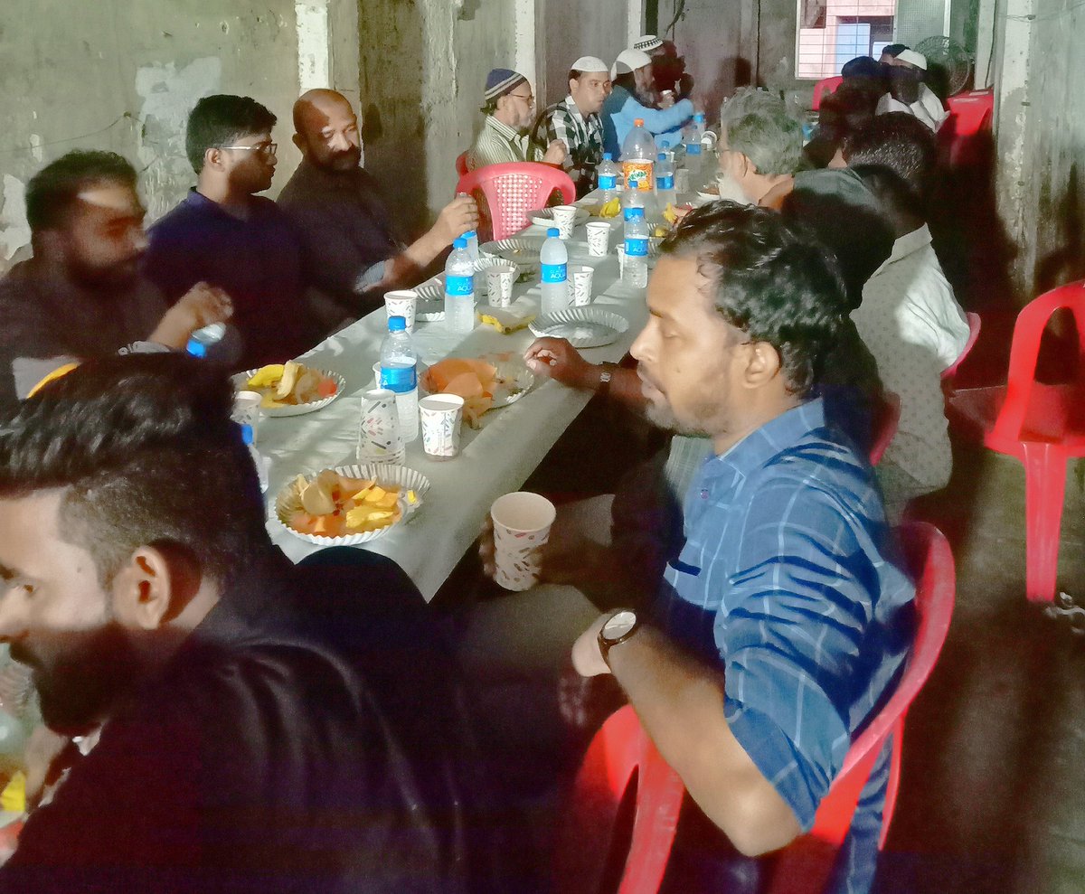 MaqsoodAlamU's tweet photo. An #IftarParty organised by WPI Charkop #Mumbai on the occation of #12thFoundationday of @WelfarePartyIN and local leaders of Janta Dal, Vanchit Bahujan and Aam Aadmi Party leaders attended followed by a ground level discussion happen and also discuss about upcoming #BMC Election https://t.co/lWQ4dbadyR