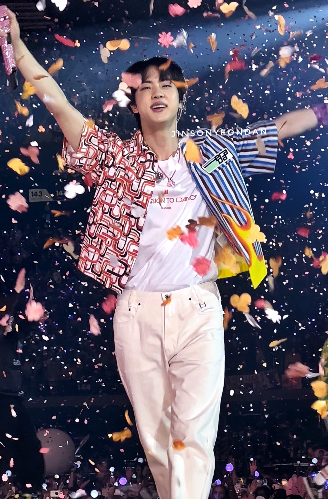 𝓪⁷ on X: Seokjin looked so happy #JIN #PTD Las Vegas Day 2   / X