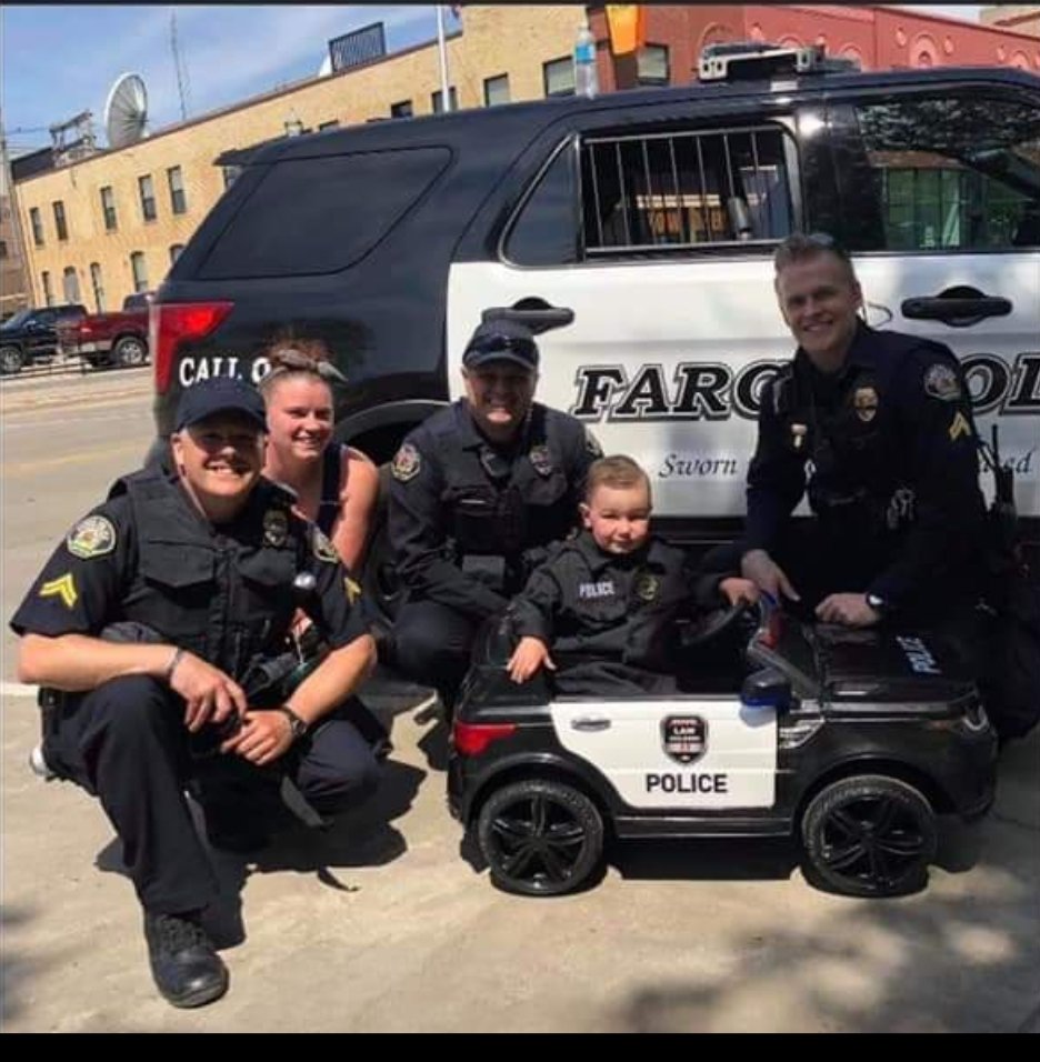 DavidStandal's tweet image. Hey everybody, look at Junior Officer Dipshit. Thin Blue Line? I bet you can't even spell "Blue" you piece of shit.