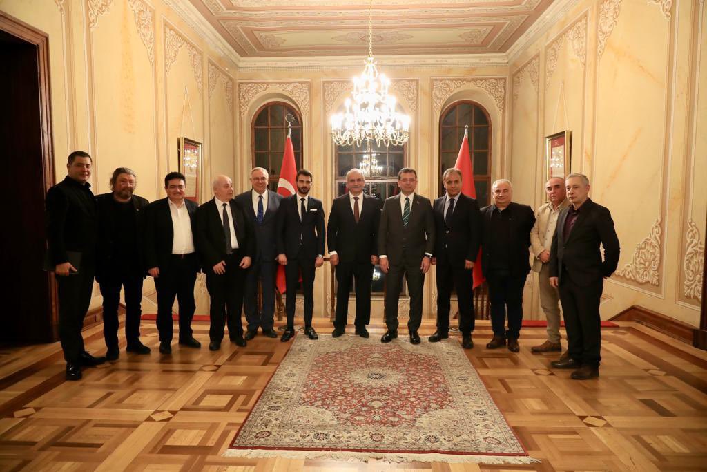 trxhaber's tweet photo. İBB Başkanı Ekrem İmamoğlu dün Yeniçağ Gazetesi, bugün Milli Gazete yazarlarıyla iftarda buluştu. https://t.co/EiTjcP9eIE