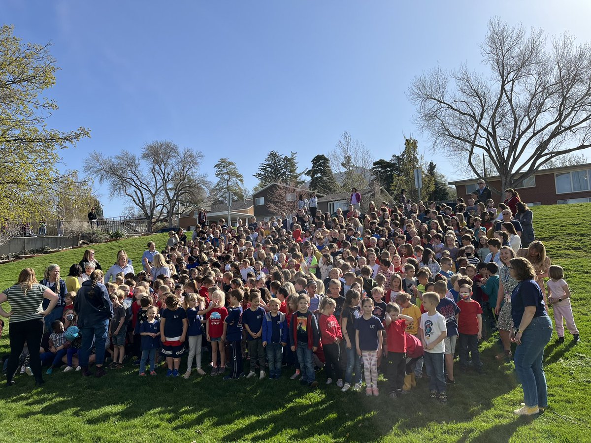 UplandTerrace's tweet photo. Getting ready for our whole school picture! https://t.co/NBpJAPww4a
