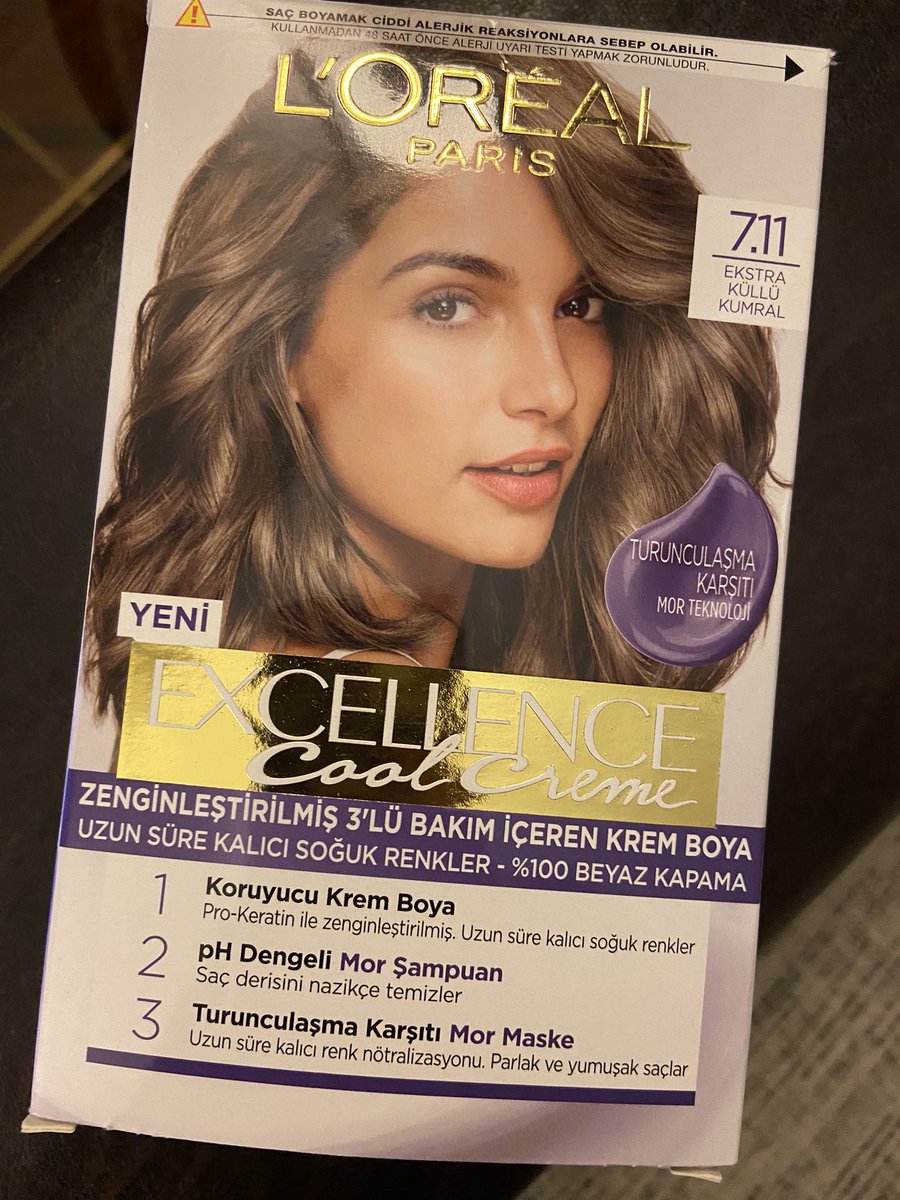 b_rnaa's tweet photo. @lorealturkey @Migros_Turkiye  kutuda herşey var boya yok😑 https://t.co/iJZTKkIHMh