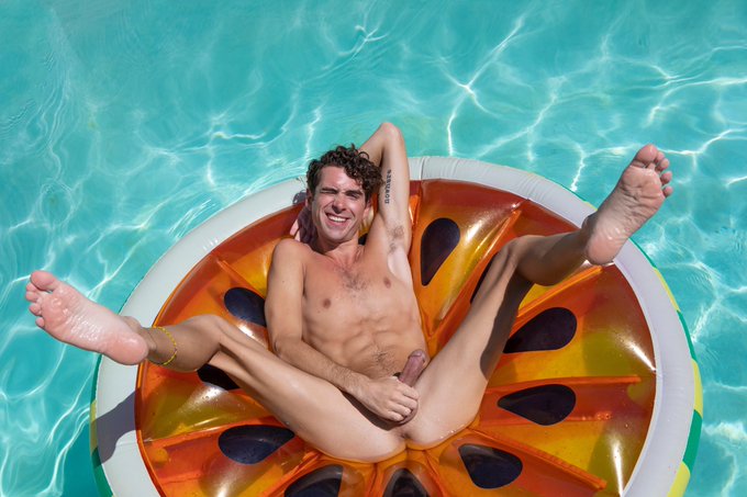 Put your legs in the air for Jim! Celebrating my friend, @coxpix1 reaching 10k followers! He&rsquo;s an amazing