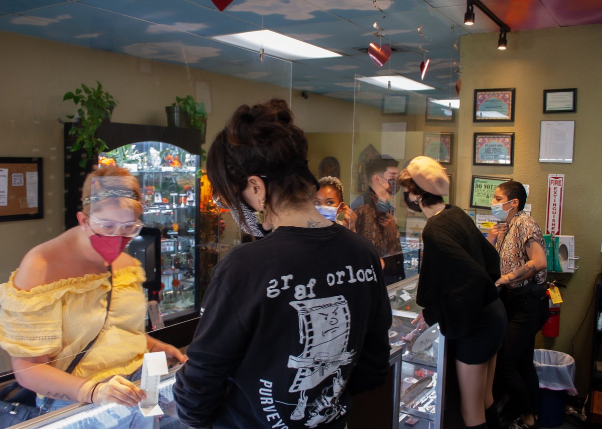 BuddhaMichelle's tweet photo. It's our 3rd Annual 🙏 PRAISE IT &amp; BLAZE IT 🔥 sale!  📢  Get 20% off at online checkout (CODE:Blaze22) Even more savings in person! Visit our shop in Upland today! Ends May 25! 🏃🏃‍♂️🏃‍♀️🏃🐈🏃‍♂️🏃‍♀️ https://t.co/KrT7VvFbfv