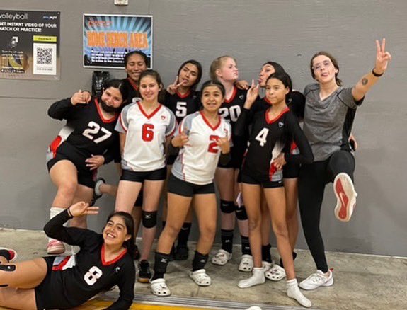 team_red_athlet's tweet photo. The 14s put up a great fight this weekend and learned the importance of hustle and dedication to the game. Great job this weekend, now it’s time to get back to practice and work hard to prepare for next tournament!🏐❤️
#clubvolleyball 
#volleyball 
#teamredathletics https://t.co/03KfZ8MKsc
