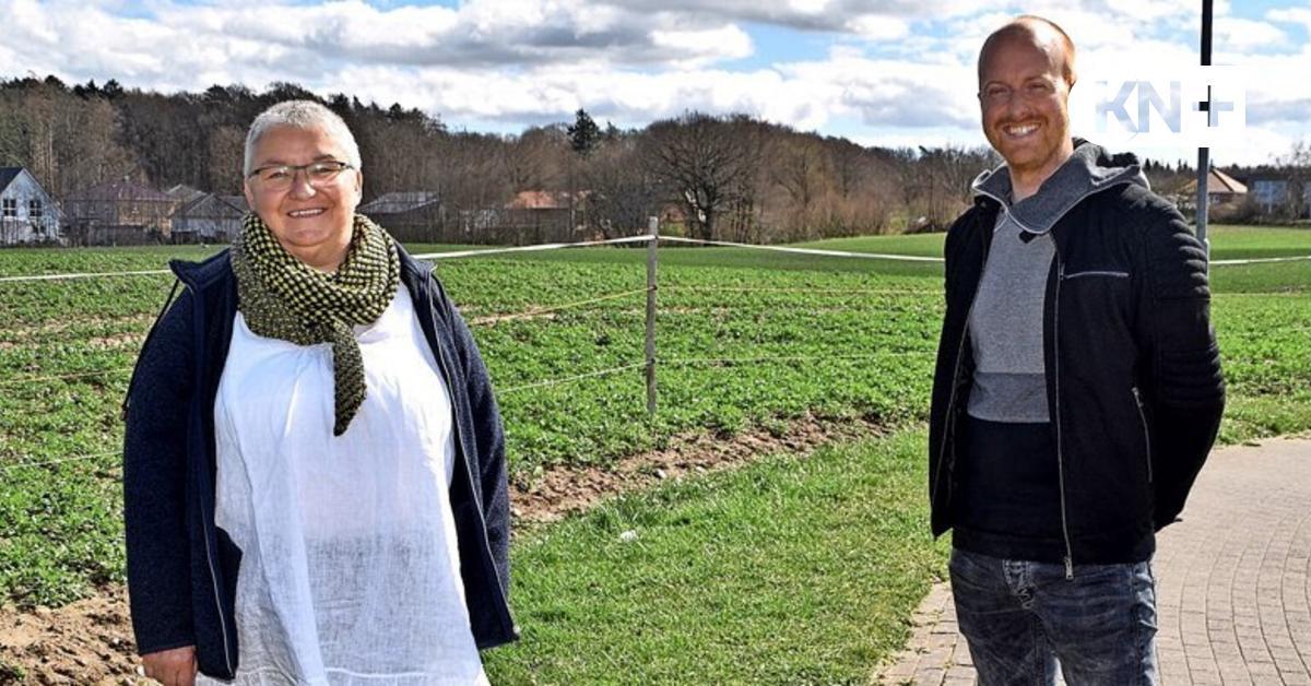 kn_online's tweet photo. 60 bis 70 Wohneinheiten sollen in einem Neubaugebiet in #Selent entstehen. Dabei ist ein Mix verschiedener Wohnformen geplant. Das Besondere: Die Bürgerinnen und Bürger können ihre Ideen und Wünsche in einem Fragebogen mit einbringen. https://t.co/geuJzsnxZJ https://t.co/R4jmcIjDUY