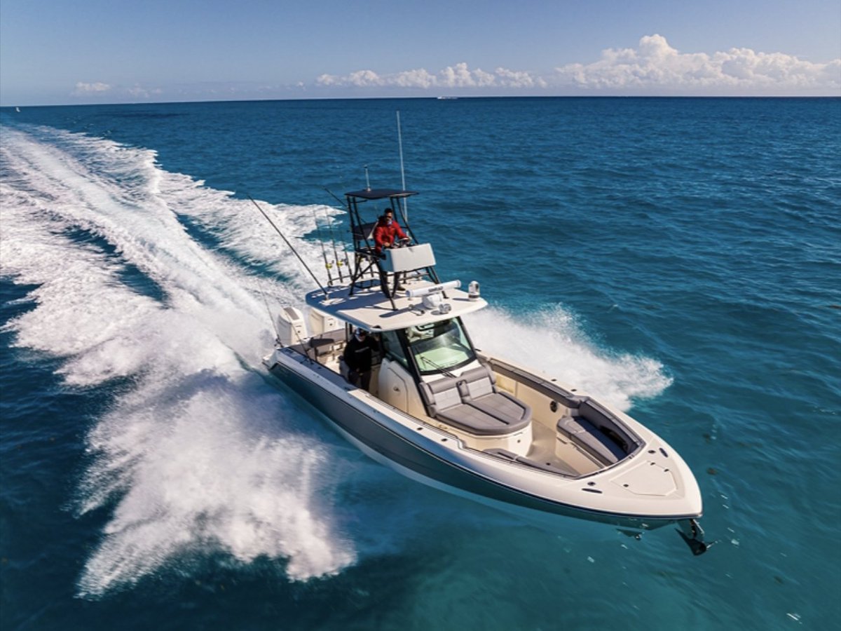 FishingBoatss's tweet photo. @Boston_Whaler  420 Outrage! Incredible performance boat full of comfort. This model has everything you need! Powered by @MercuryMarine Pictures from https://t.co/G9J7VOwg9h #BostonWhaler #FhishingBoats #fishingmachine #Mercury https://t.co/uSEvIYg3v1