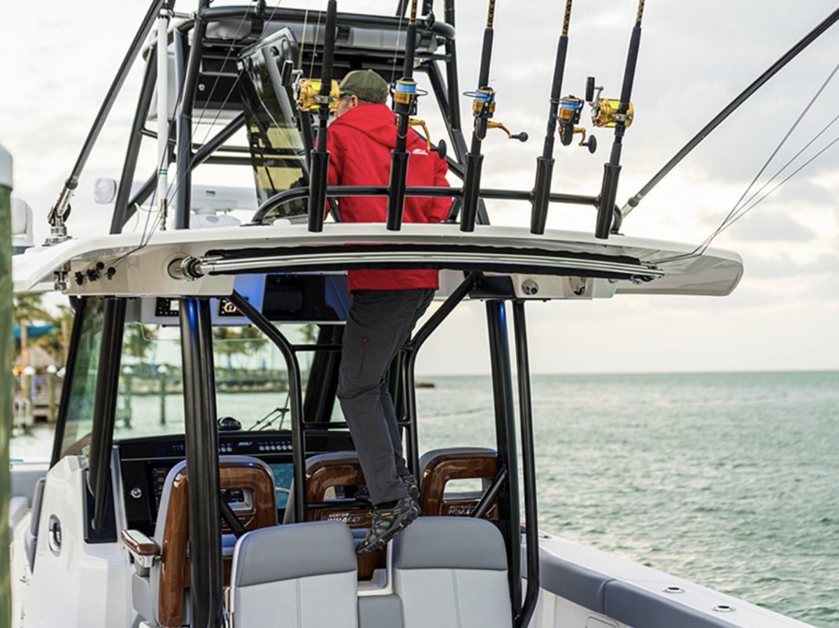 FishingBoatss's tweet photo. @Boston_Whaler  420 Outrage! Incredible performance boat full of comfort. This model has everything you need! Powered by @MercuryMarine Pictures from https://t.co/G9J7VOwg9h #BostonWhaler #FhishingBoats #fishingmachine #Mercury https://t.co/uSEvIYg3v1