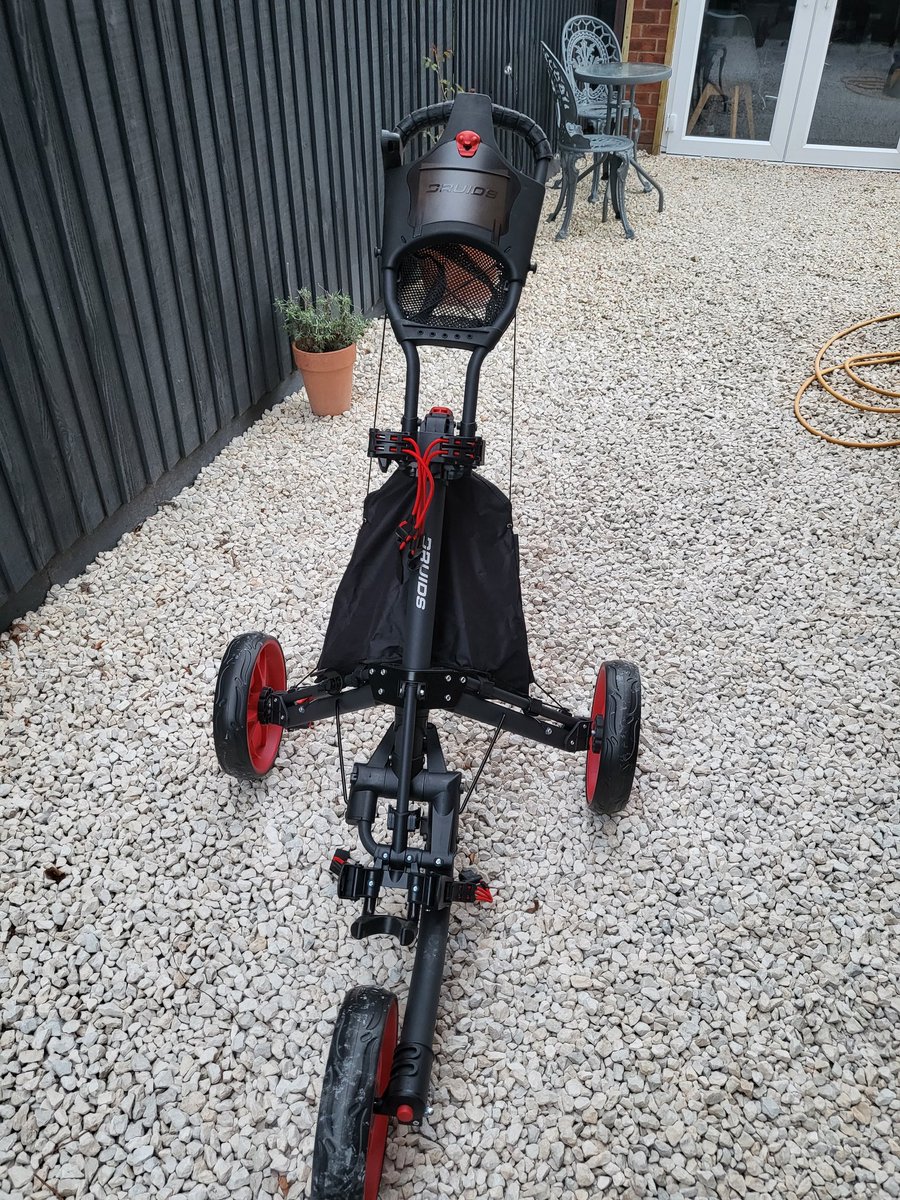 We need to say a big thank you to <a href="/DRUIDSGOLF/">Druids</a> 👏 Elexis push trolly had a small problem and this fantastic company after purchasing this over a year and half a go,  replaced it with a brand new one.
As a family this means a lot to us 🧡💫✨😇😥 
Thank you 🧡