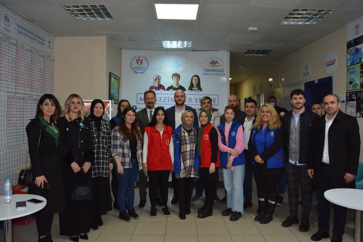 abuyukgumus's tweet photo. Teşkilatımızla beraber Tekirdağ Değirmenaltı Gençlik Merkezi ve İlim Yayma Cemiyeti erkek öğrenci yurdunu ziyaret ettik.

Öğrenci kardeşlerime eğitim hayatlarında başarılar diliyorum. https://t.co/MXAjTn49UN