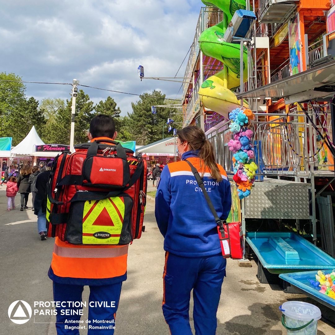 PCPSMontreuil's tweet photo. 🎡Après 2 ans d'absence, la célèbre @FoireduTronePA est de retour ! Samedi dernier, nos bénévoles étaient au rendez-vous afin d'assurer les secours. Un dispositif qui a mobilisé près d'une vingtaine de secouristes de notre antenne.
—————————
#toujoursengagésàvoscotés #secours https://t.co/sutSrVGsm4