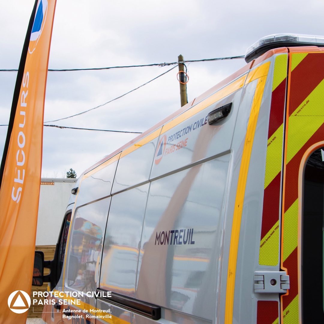PCPSMontreuil's tweet photo. 🎡Après 2 ans d'absence, la célèbre @FoireduTronePA est de retour ! Samedi dernier, nos bénévoles étaient au rendez-vous afin d'assurer les secours. Un dispositif qui a mobilisé près d'une vingtaine de secouristes de notre antenne.
—————————
#toujoursengagésàvoscotés #secours https://t.co/sutSrVGsm4