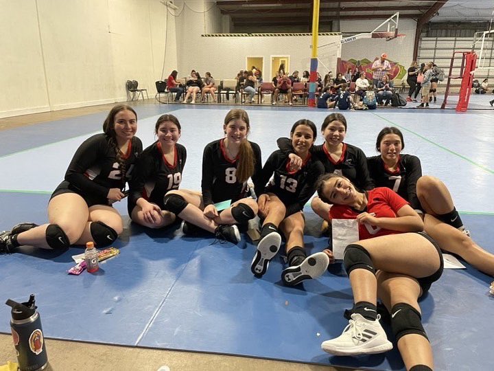 team_red_athlet's tweet photo. 1st place in the silver bracket was well deserved! The girls played their hearts out the entire game and never once gave up. It was amazing to watch! Congratulations 15s!🏐❤️
#clubvolleyball 
#volleyball 
#teamredathletics https://t.co/h5AGarBawW