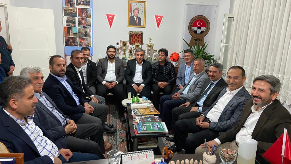 Sporun gelişmesi ve sporcunun yetişmesi için önemli bir misyon üstlenen Türkiye Futbol Antrenörleri Der.Şube Bşkanı Yılmaz Aslan'dan derneğin faaliyet ve çalışmaları hakkında bilgi aldık. <a href="/AhmetAYDIN_02/">Ahmet AYDIN</a>
<a href="/AvHalilFirat/">İbrahim Halil FIRAT</a> <a href="/Mustafaalkayis/">Av. Mustafa Alkayış</a> <a href="/mevlutkustepe/">Mevlüt Kuştepe</a> <a href="/fikretkeles02/">fikret keleş</a> <a href="/ayhantekin02gm/">Ayhan Tekin</a>