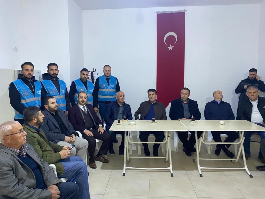 osmngzakgenclik's tweet photo. Teravih sonrasında Başkanımız Ufuk Cömez,Belediye Başkanımız Mustafa Dündar, İlçe Gençlik Kolları Başkanımız Burak Çağatay Muti,belediye meclis üyemiz Abdullah Çalı, ilçe anakademe ve gençlik Kolları yönetim kurulu üyelerimiz ile birlikte mahalle sakinlerimizle bir araya geldik. https://t.co/7QYPMdsDBT