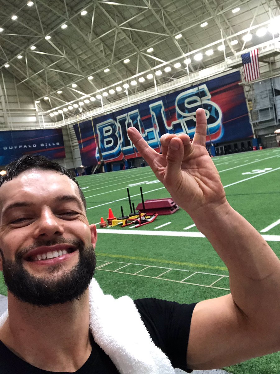 LoLifeDaniel's tweet photo. #USTitle #RAWBuffalo https://t.co/CdHqx2wkGc