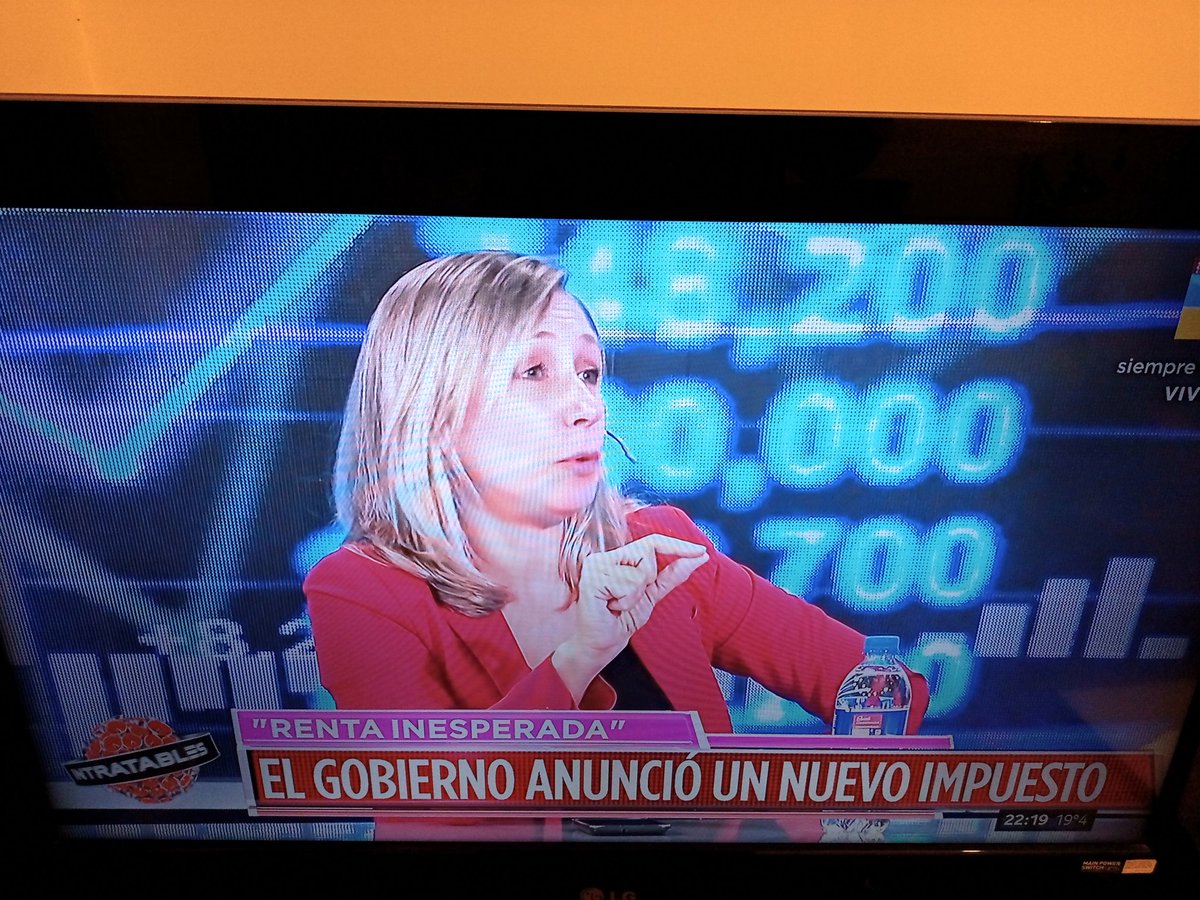 mgdansky's tweet photo. Excelente Myriam Bregman en esa caverna de gorilas de #LunesIntratables https://t.co/wyf5rUN7yD